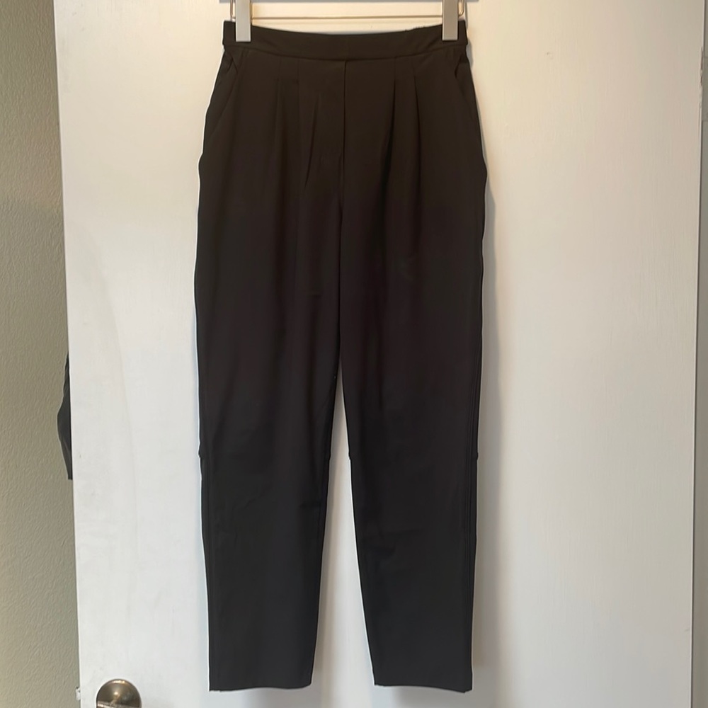 Lululemon pleated trousers